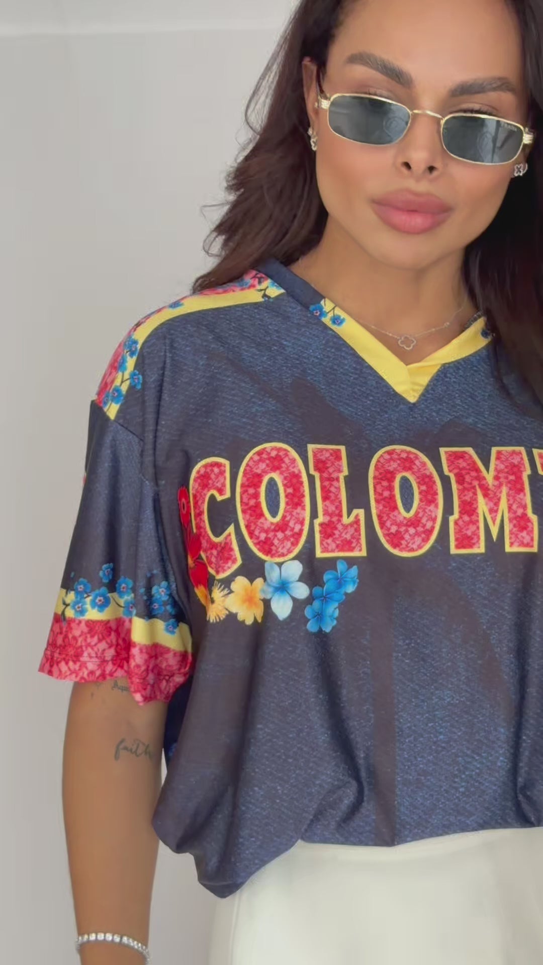 CAMISETA DE COLOMBIA FLORES